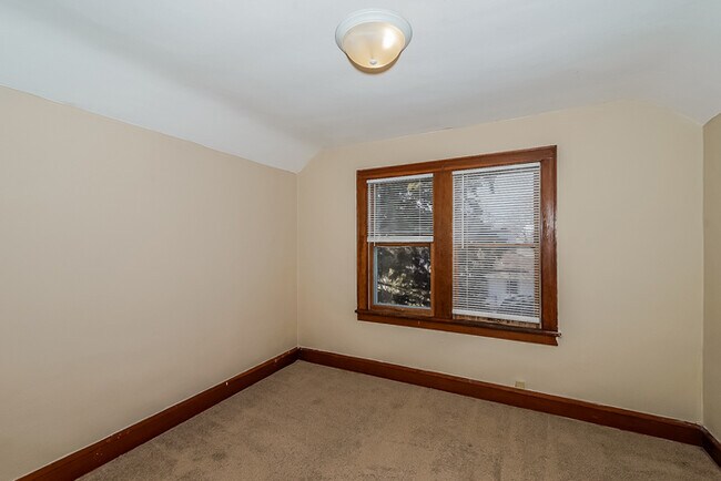 Building Photo - Available NOW! Incredible Property!