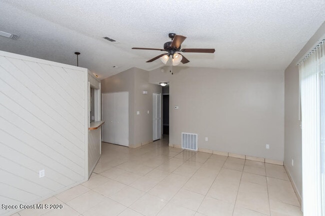 Foto del edificio - 962 Serenade St NW