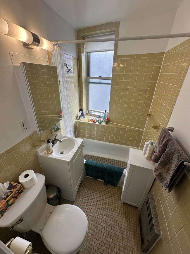 Building Photo - 14 Colborne Rd