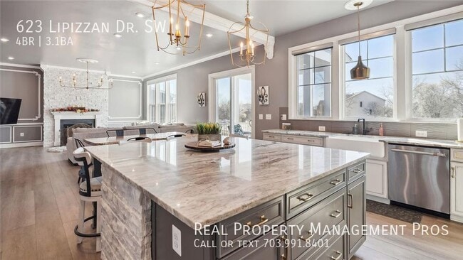 Building Photo - Almost New Luxury Home For Rent in The Hea...