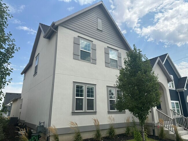 Building Photo - 6442 Bethany Way