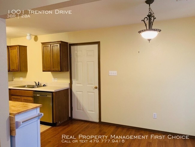 Foto del edificio - 3/2 Duplex In Southfield Heights Community!