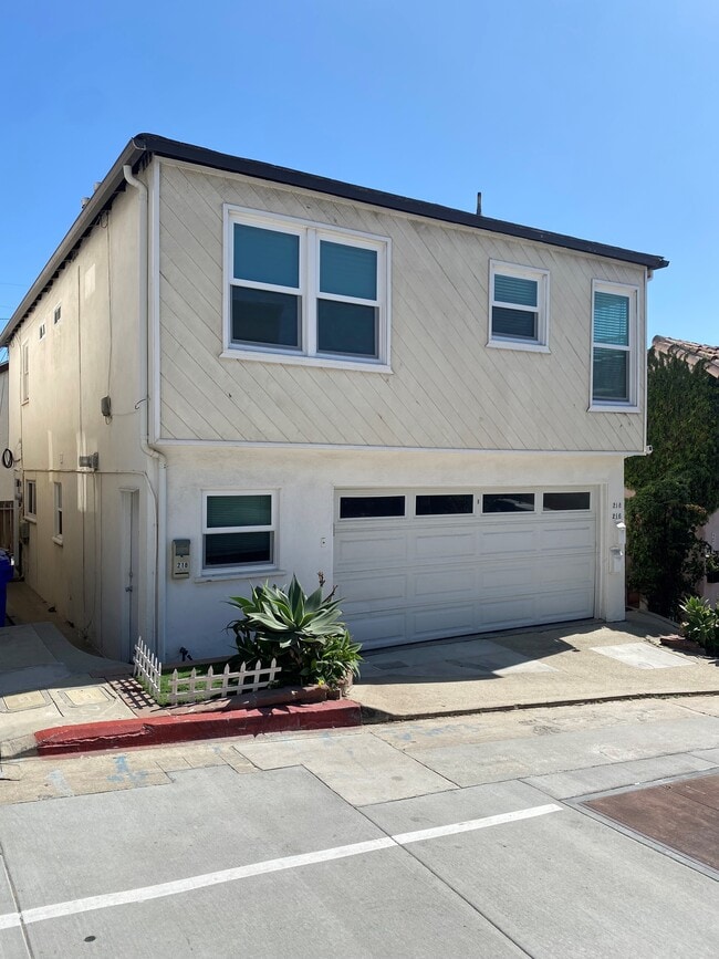 Front - 216 44th St