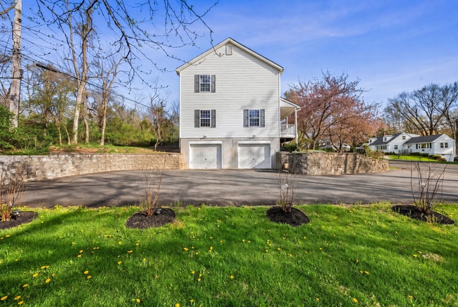 Building Photo - 112 Peapack Rd