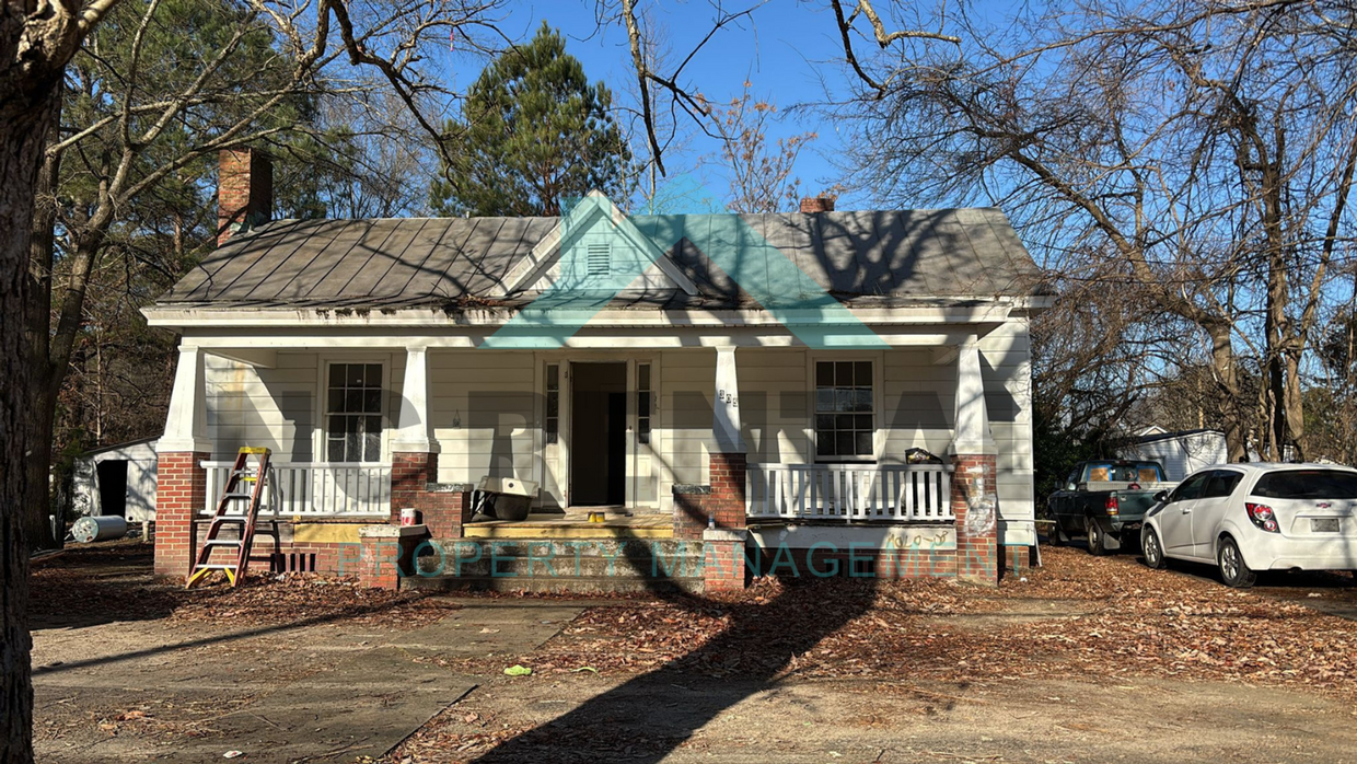 Foto principal - Under Renovation: Multi-Family Units in El...