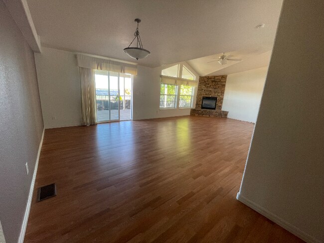 Foto del edificio - 1124 Louie St