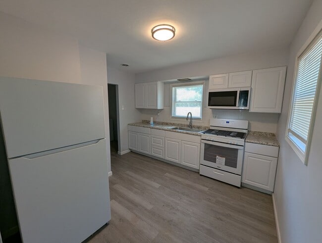 Foto del edificio - 11913 Bridgevale Ave