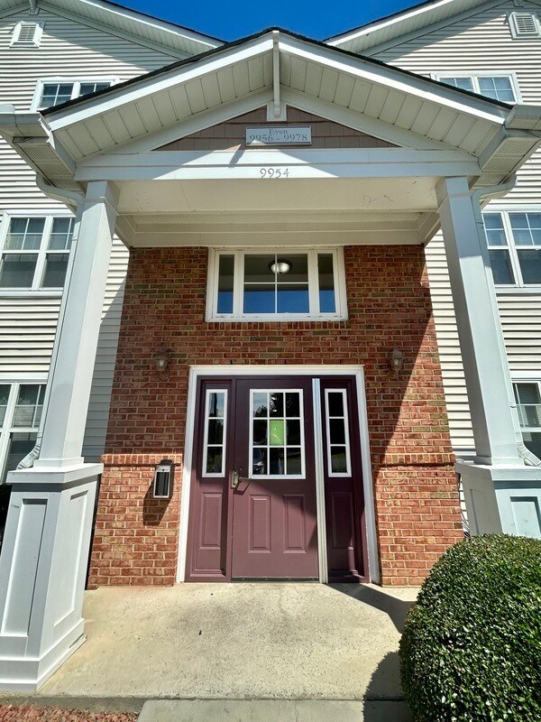 Building Photo - 9964 Hyde Glen Ct