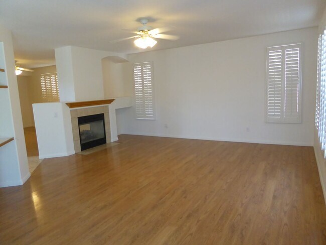 Building Photo - 4 Bedroom Home for Rent in Stevenson Ranch!