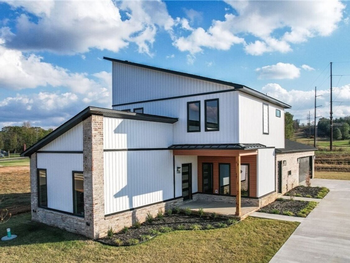 Foto principal - Lovely Modern Home-Three Bed/Three Bath/Up...