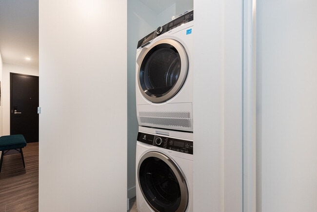 Building Photo - 1463 Av. Argyle