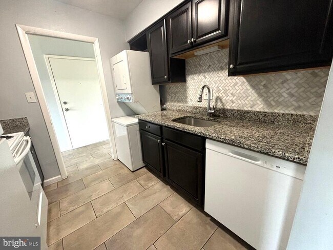 Foto del edificio - 6930 Hanover Pkwy