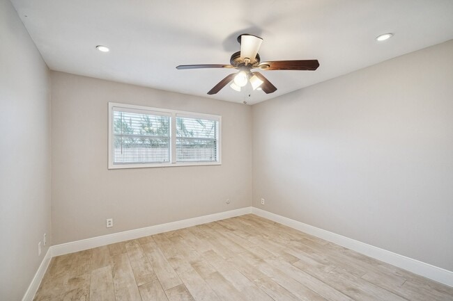 Foto del edificio - 9602 Lawngate Dr