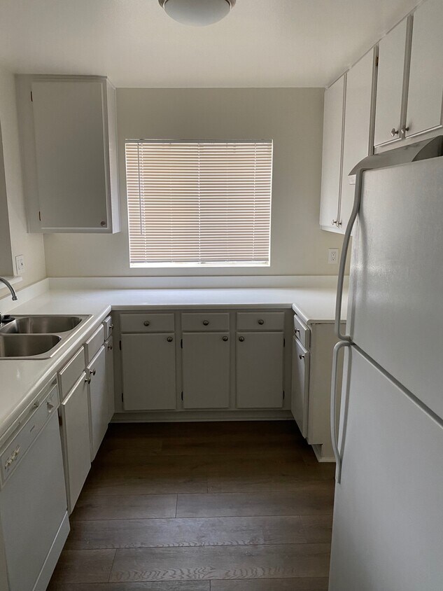 Foto principal - 15004 Nordhoff St