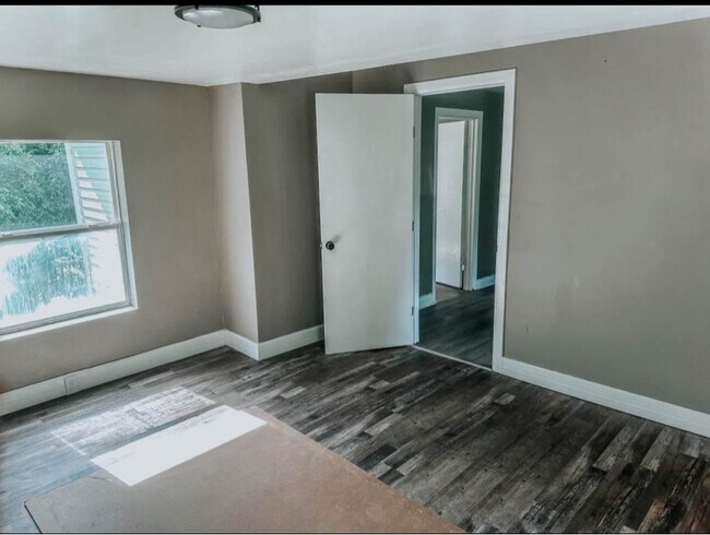 Building Photo - 902 W Dunbar St