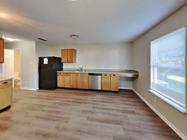Foto del edificio - 9207 Wandflower Dr