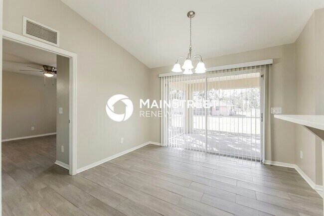 Foto del edificio - 3 Bedroom Pet-Friendly Home in Lehigh Acre...