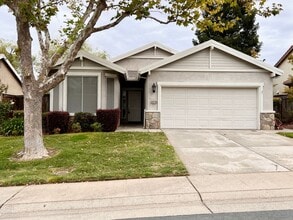 Building Photo - 3014 Crestwood Way
