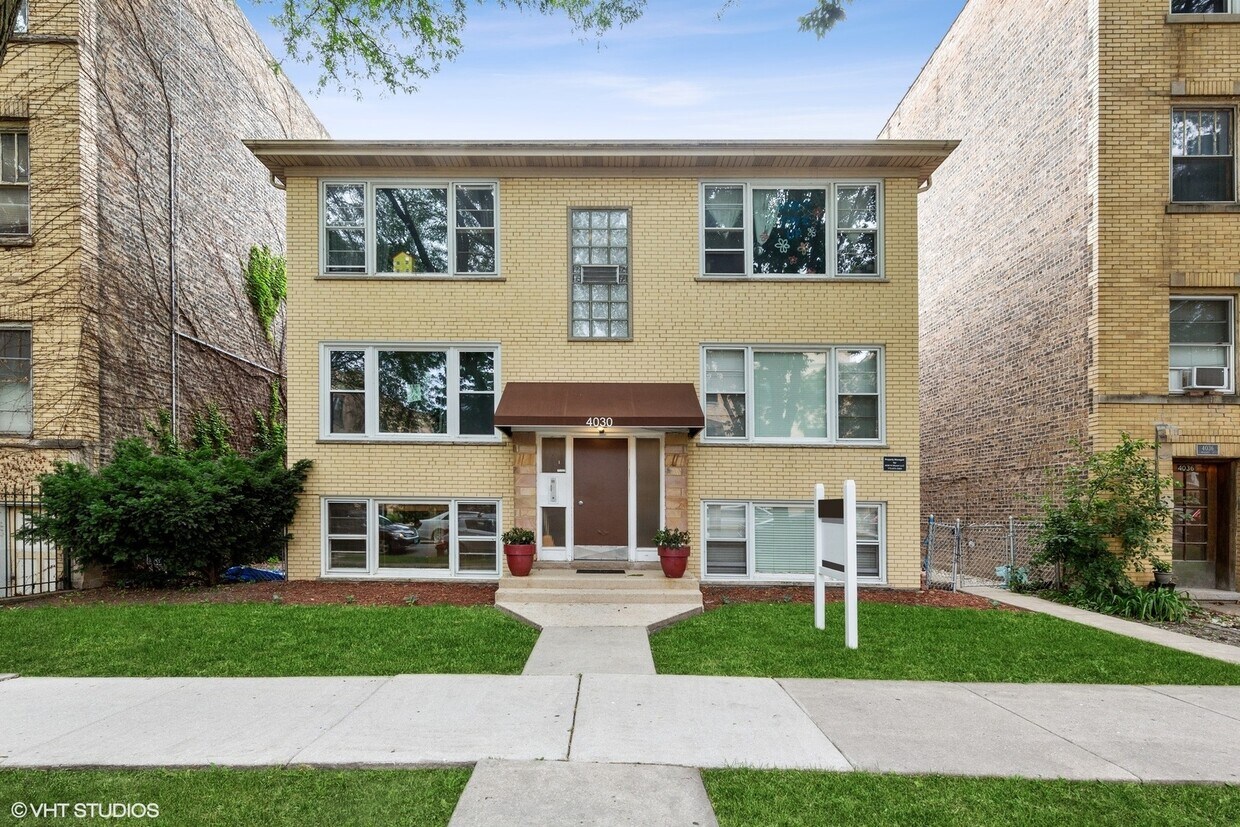 Primary Photo - 4030 N Mozart St