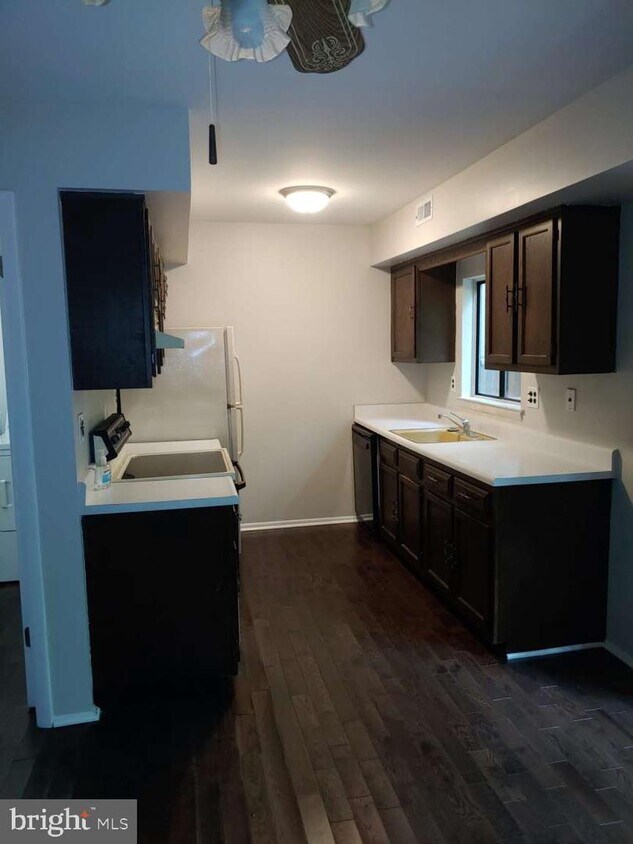 Foto principal - 16 Trowbridge Ln