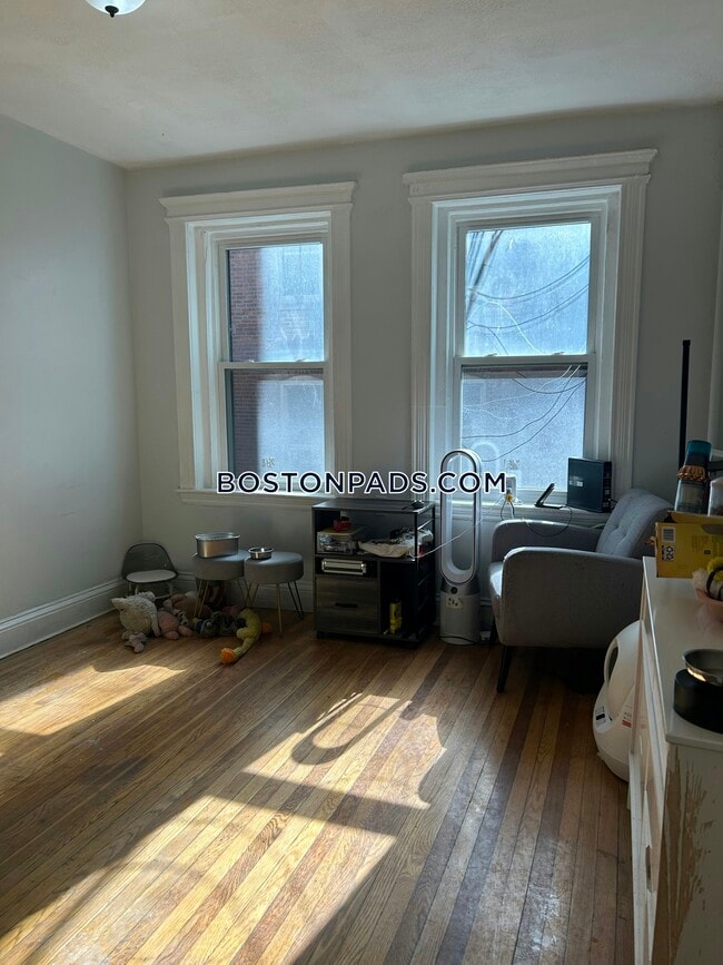 Foto del edificio - 86 Glenville Ave