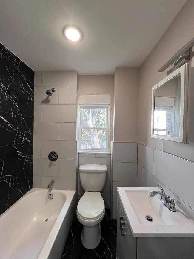 Foto del edificio - 214 Fairmount Ave