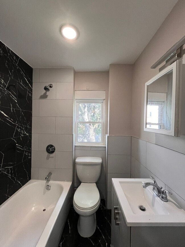 Building Photo - 214 Fairmount Ave