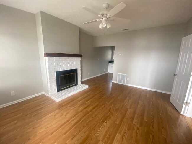 Foto del edificio - Charming 2Bed/1Ba Duplex w/Unmatched Massalina Bayou Views – Steps from Downtown Panama City's Vi...