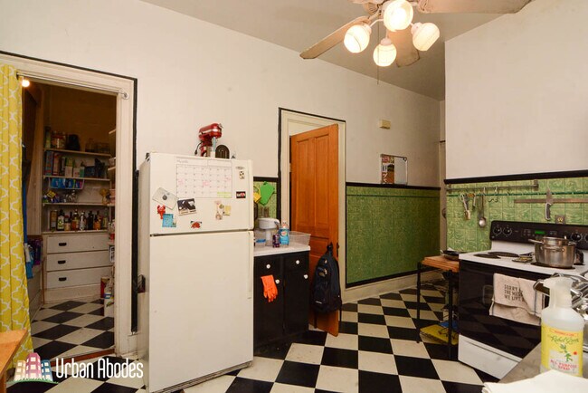 Building Photo - 2046 W Thomas St