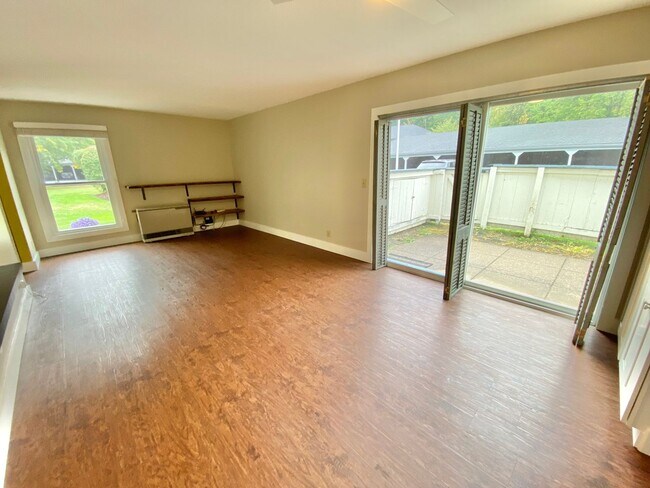 Foto del edificio - 180 Ledgewood Cir