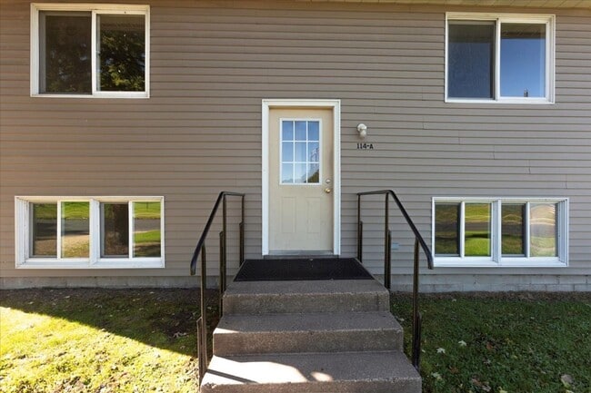 Building Photo - 114 17th Ave E