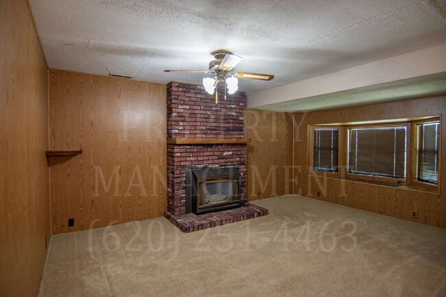 Building Photo - 3-Bed, 1.5-Bath with Detached Dual-Access ...