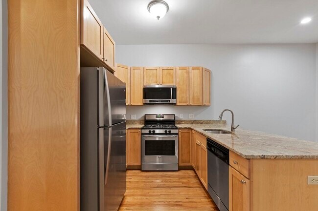 Building Photo - 871 Harrison Ave