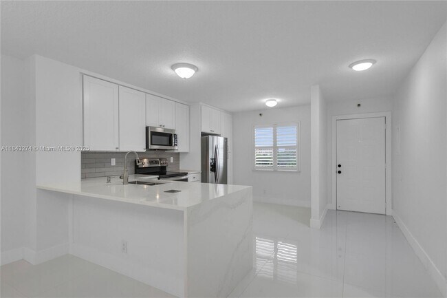 Foto del edificio - 2217 Cypress Island Dr