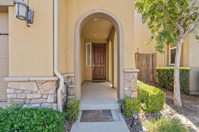 Building Photo - Newly Built 4/2.5 in Northwest Fresno Gate...
