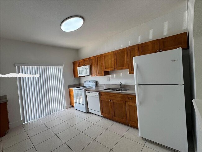 Foto del edificio - 6912 NW 179th St