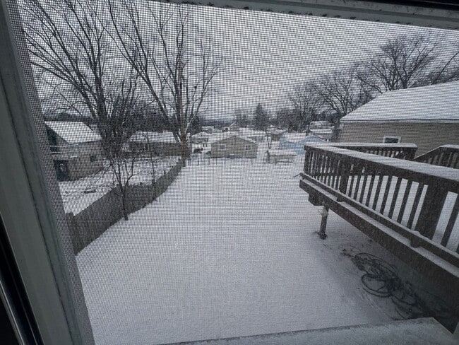 Foto del edificio - Click the “Apply Now” button or email wapmrentals@gmail.com for a prompt response.