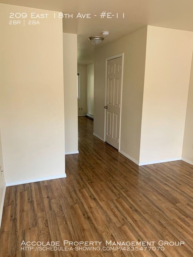 Building Photo - 2 Bedroom Condo with Washer/Dryer in Home