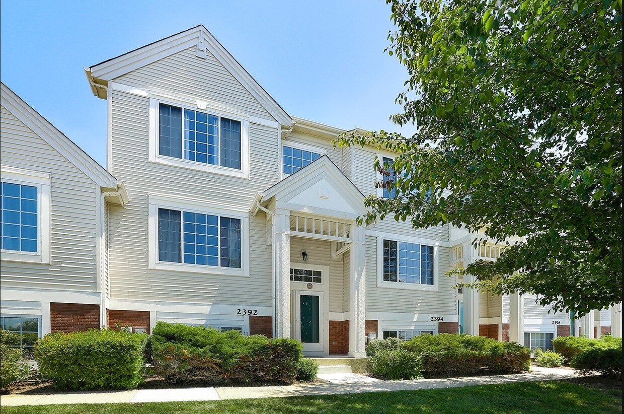 Photo - 2392 Oakfield Ct (Aurora, IL)