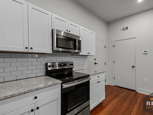 Building Photo - 212 Seventh Ave