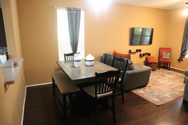 Foto del edificio - 16818 Mammoth Springs Dr