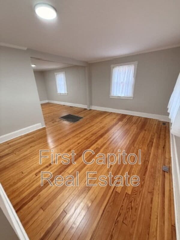 Building Photo - 627 Warren Ave.