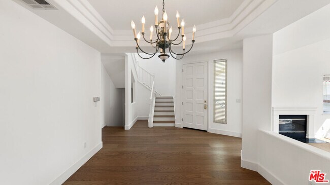 Foto del edificio - 6461 Zuma View Pl