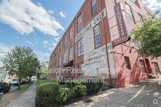 Building Photo - 815 Porter St