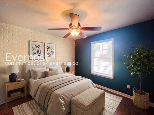 Foto del edificio - 3 Bed/2 Bath Home with Garage / Pet-Friendly / Vouchers Accepted / Available Now!