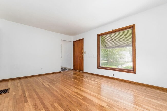 Building Photo - 672 E Mithoff St