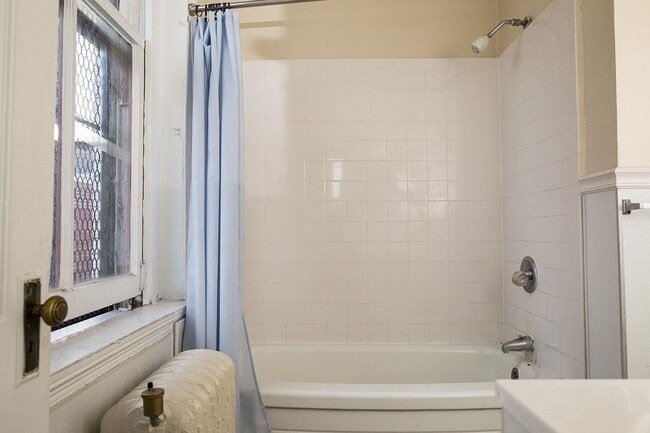 Bathroom - 1203 Saint Paul St