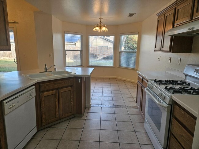 Building Photo - 1760 Hunter Ave