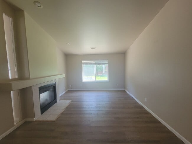 Building Photo - Stylish 3-Bedroom in Prime West Richland L...