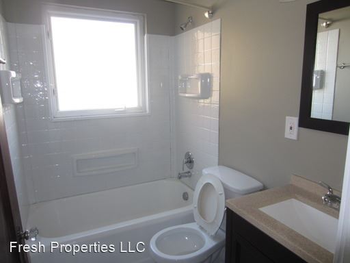 Foto del edificio - 5831 Woodmont Ave
